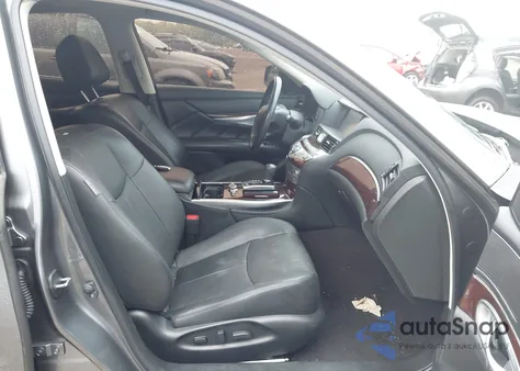 2016 Infiniti Q70 3.7X из США, поврежденный, VIN JN1BY1AR5GM271162